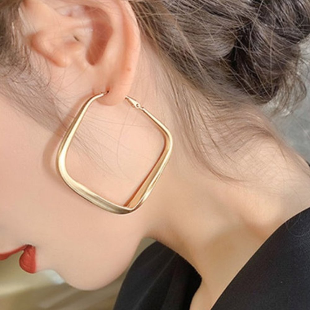 Brushed gold square Hoop Earrings